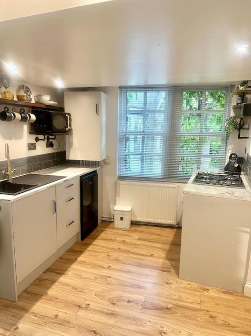 Cosy Stylish Studio Apartment Trowbridge Eksteriør bilde