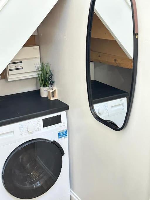 Cosy Stylish Studio Apartment Trowbridge Eksteriør bilde